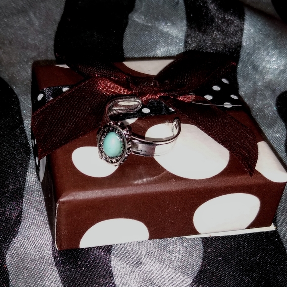 Hoop Earrings + FREE Ring - Picture 13 of 13